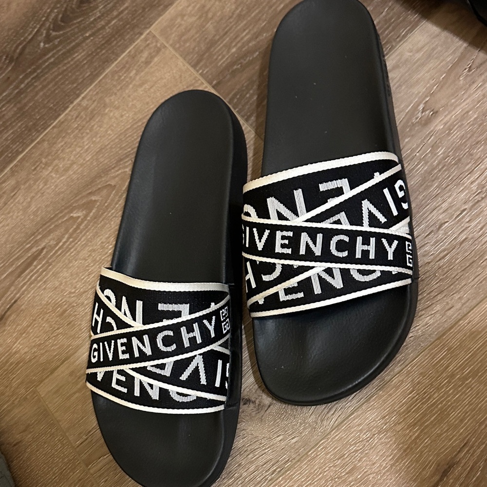 Givenchy Monochrome Logo Slides
